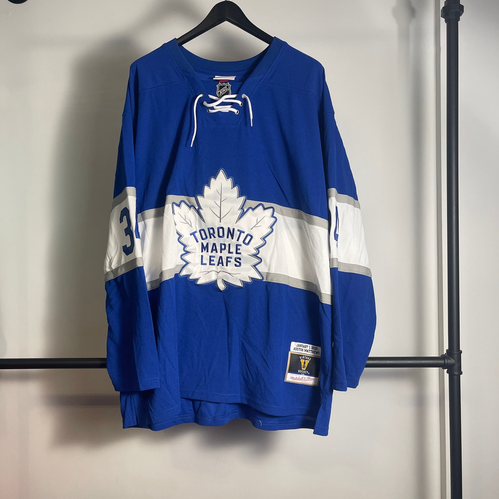 Men's NHL Mitchell Ness Toronto Maple Leafs Matthews Jersey various sizes